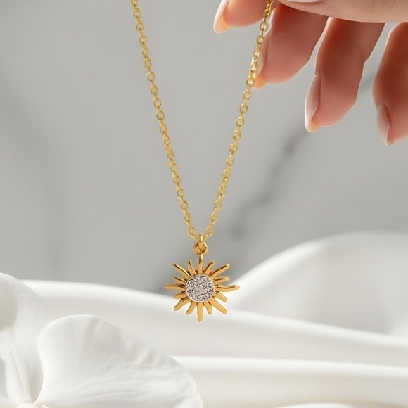 🆕️Dainty Sunburst Pendant 18K Gold Plated Stainless Steel CZ Celestial Necklace - Picture 6 of 12